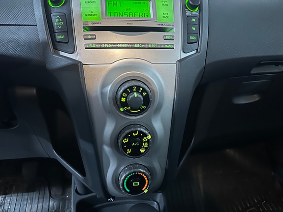 Toyota Yaris 12 of 18