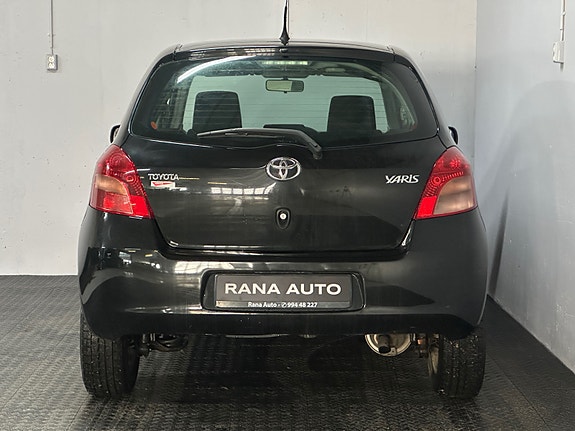Toyota Yaris 4 of 18