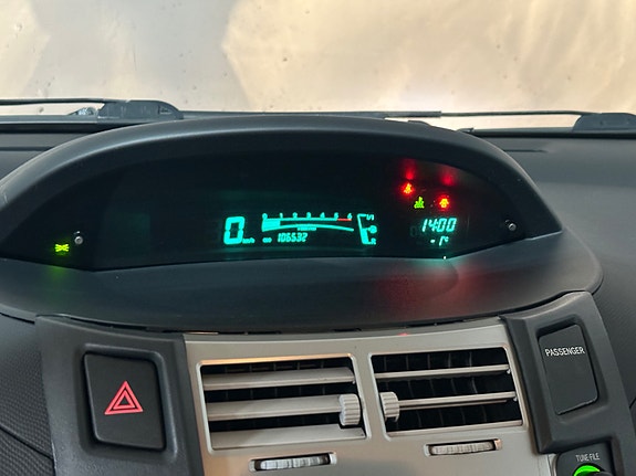 Toyota Yaris 10 of 18