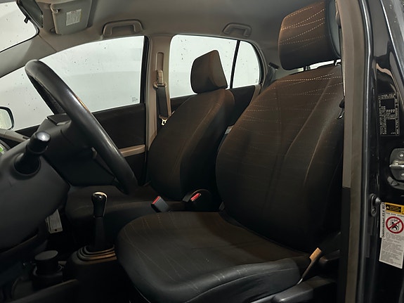 Toyota Yaris 14 of 18