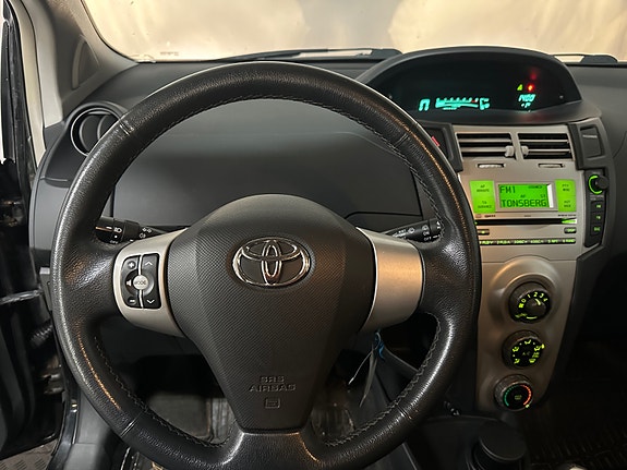 Toyota Yaris 9 of 18