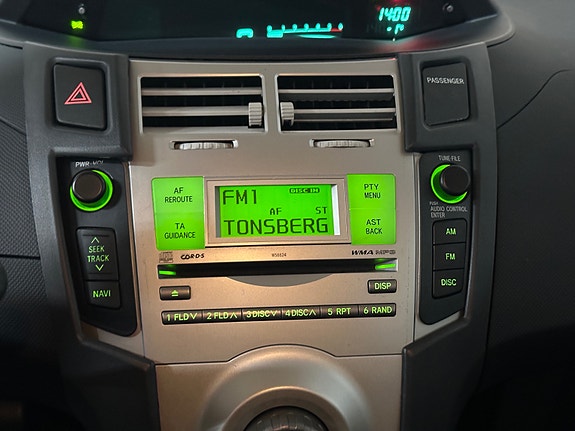 Toyota Yaris 11 of 18