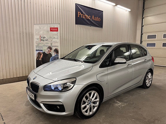 BMW 225xe 2 of 30