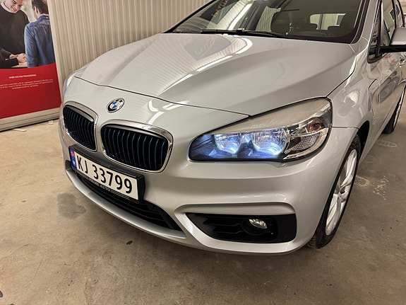 BMW 225xe 16 of 30