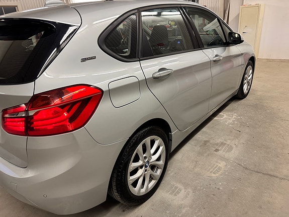 BMW 225xe 11 of 30