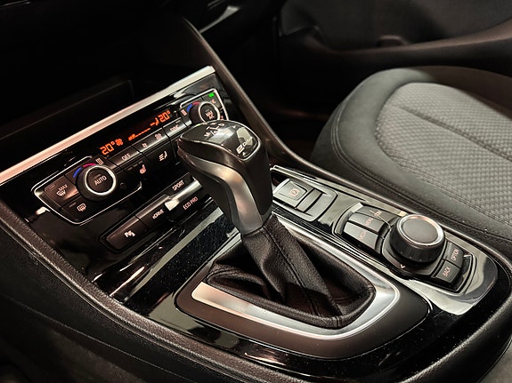 BMW 225xe 22 of 30