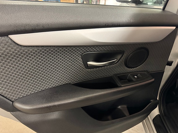 BMW 225xe 27 of 30