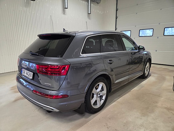 Audi Q7 8 of 16