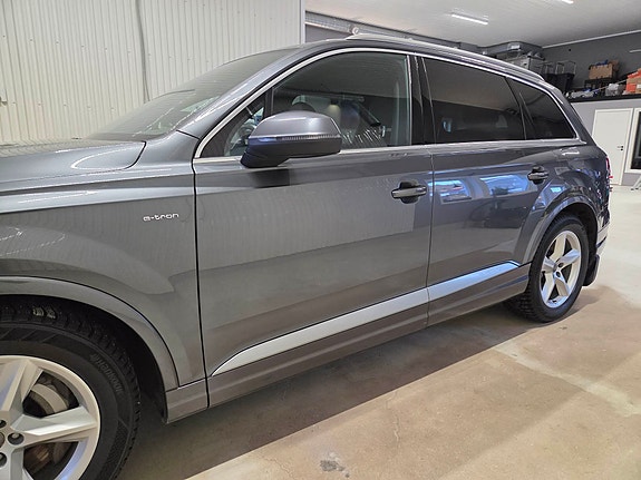 Audi Q7 2 of 16