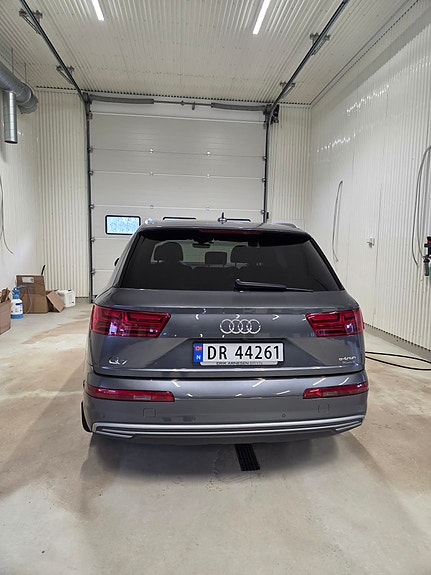 Audi Q7 10 of 16