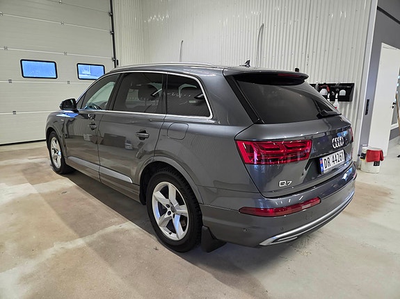 Audi Q7 11 of 16