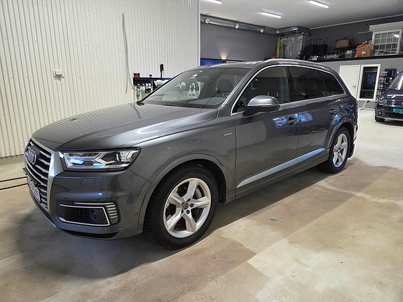 Audi Q7 12 of 16