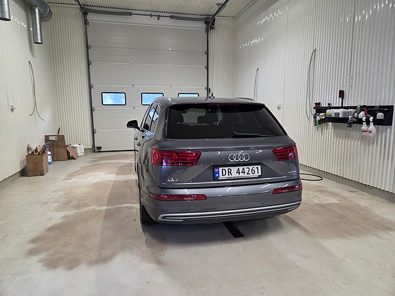 Audi Q7 9 of 16