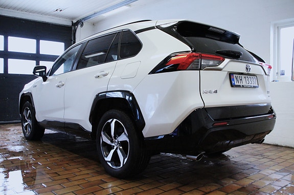 Toyota RAV4 Plug-in Hybrid 6 of 27