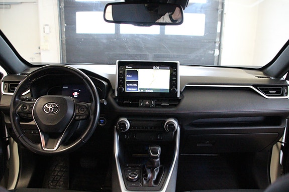 Toyota RAV4 Plug-in Hybrid 13 of 27