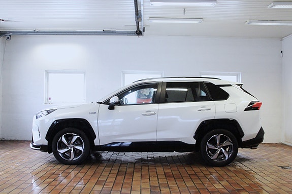 Toyota RAV4 Plug-in Hybrid 3 of 27