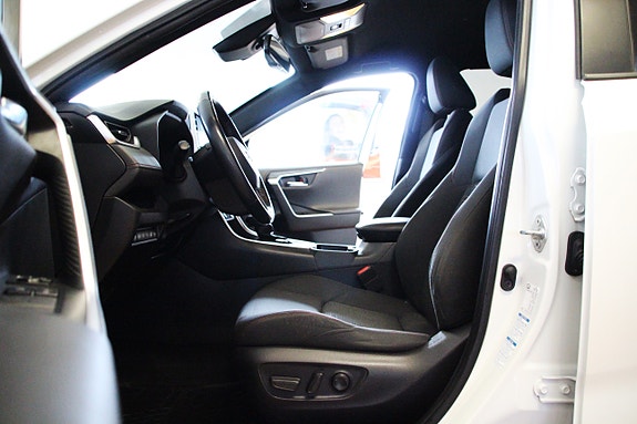 Toyota RAV4 Plug-in Hybrid 10 of 27