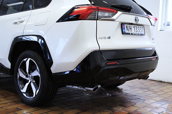 Toyota RAV4 Plug-in Hybrid 8 of 27