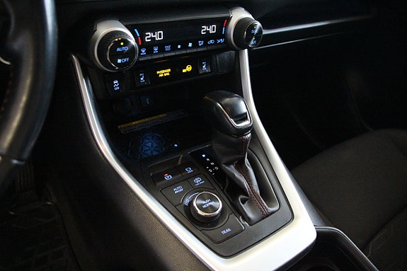 Toyota RAV4 Plug-in Hybrid 17 of 27