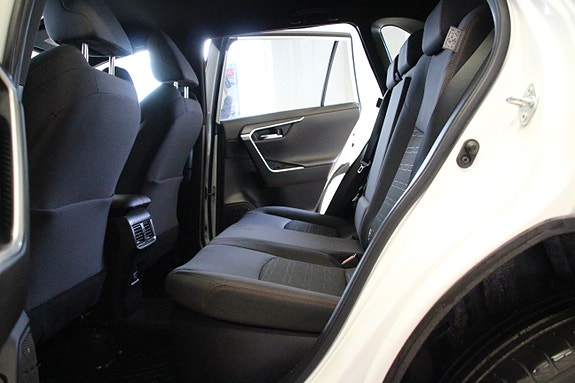 Toyota RAV4 Plug-in Hybrid 26 of 27