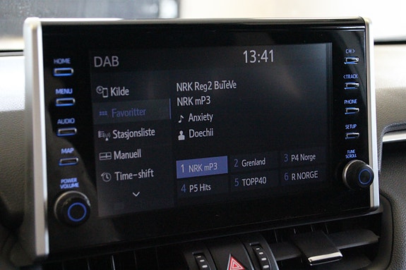 Toyota RAV4 Plug-in Hybrid 20 of 27