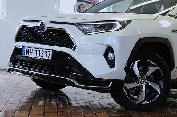 Toyota RAV4 Plug-in Hybrid 7 of 27