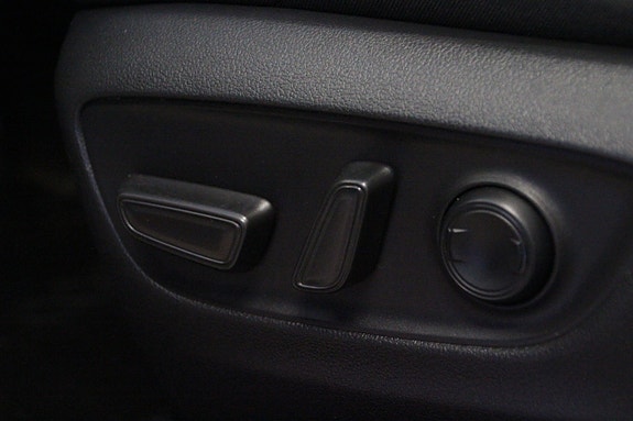 Toyota RAV4 Plug-in Hybrid 16 of 27