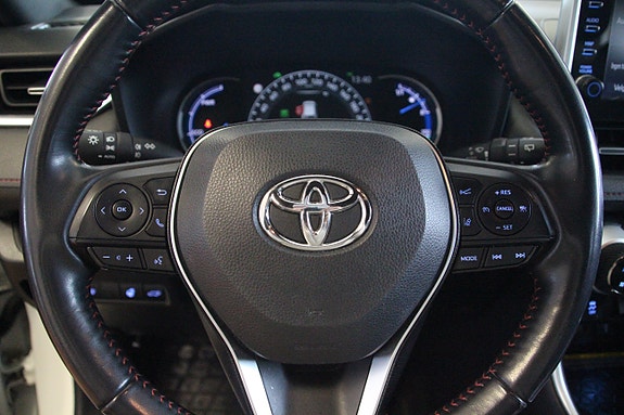 Toyota RAV4 Plug-in Hybrid 18 of 27