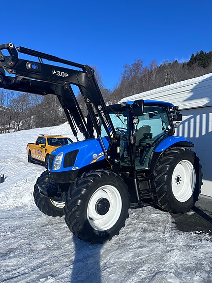 New Holland T6020