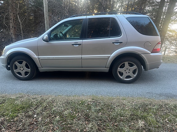 Mercedes-Benz ML55 10 of 30