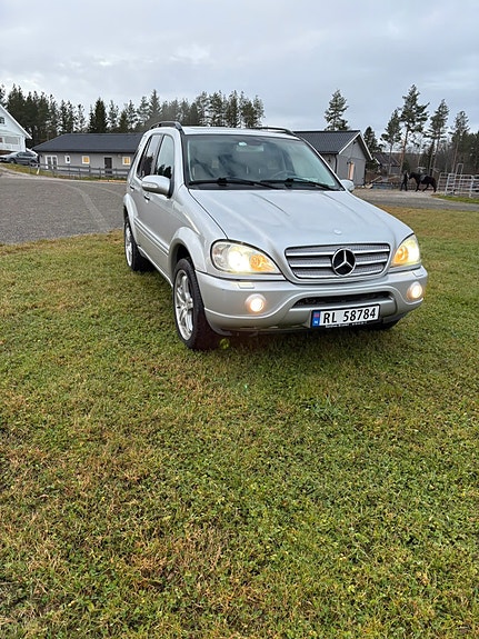 Mercedes-Benz ML55 24 of 30