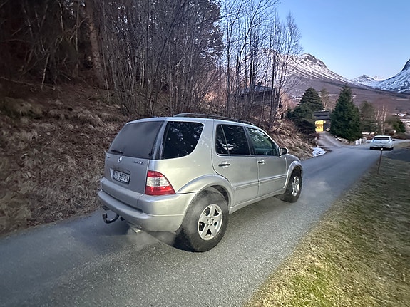 Mercedes-Benz ML55 5 of 30
