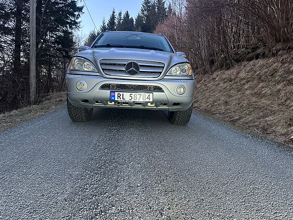 Mercedes-Benz ML55 7 of 30