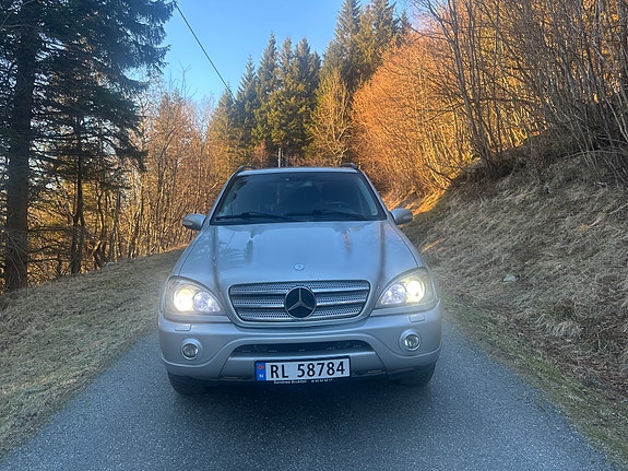 Mercedes-Benz ML55 9 of 30