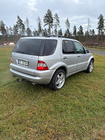 Mercedes-Benz ML55 23 of 30