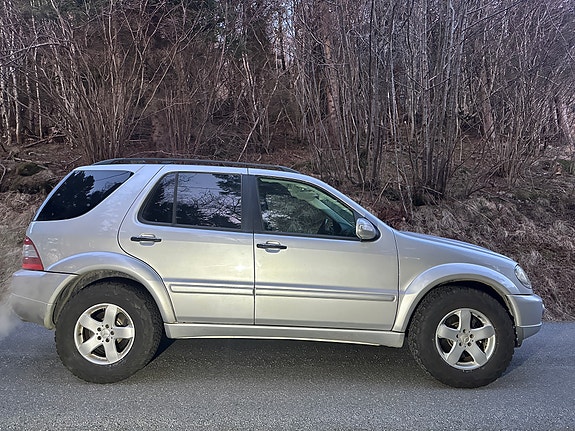 Mercedes-Benz ML55 3 of 30