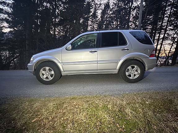 Mercedes-Benz ML55 4 of 30