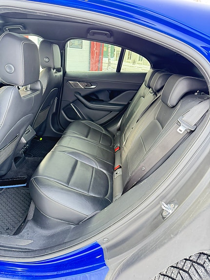 Jaguar I-PACE 4 of 5