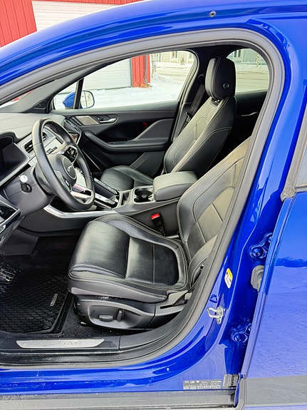 Jaguar I-PACE 3 of 5