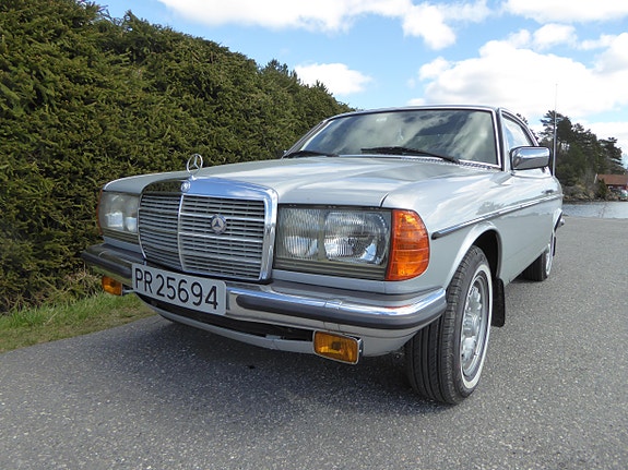 Mercedes-Benz 230 C 2 of 30