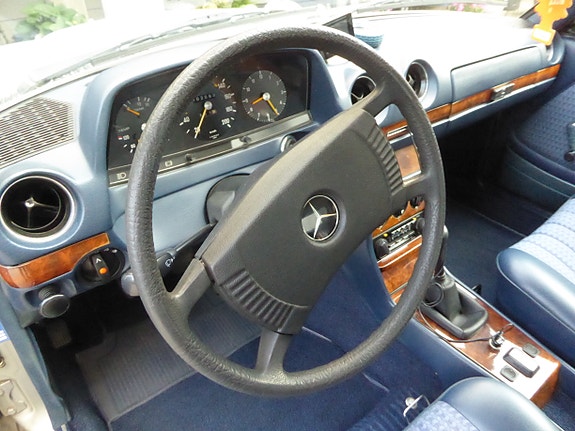 Mercedes-Benz 230 C 18 of 30
