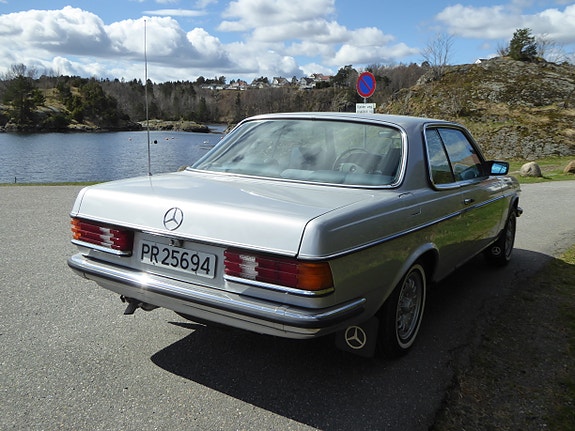 Mercedes-Benz 230 C 7 of 30