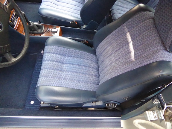 Mercedes-Benz 230 C 23 of 30