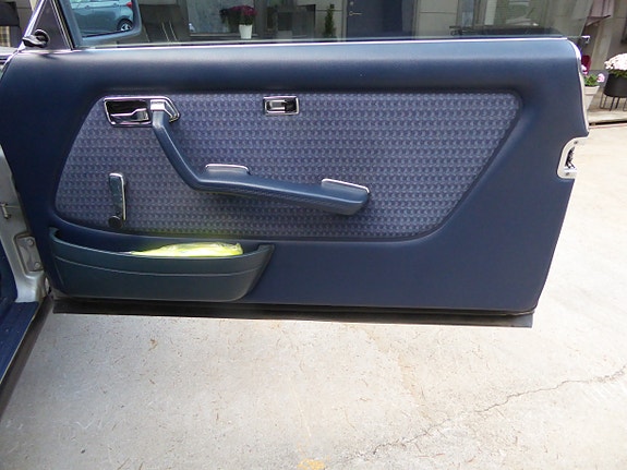 Mercedes-Benz 230 C 25 of 30