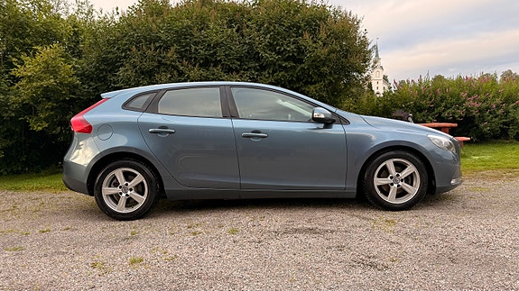 Volvo V40 4 of 5