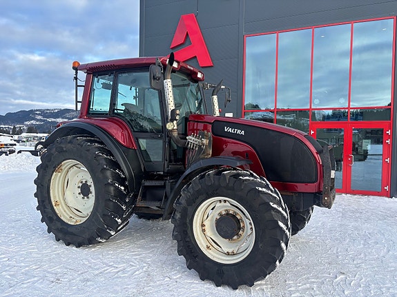 Valtra M150 med laster! 2004, kr 419 000,-