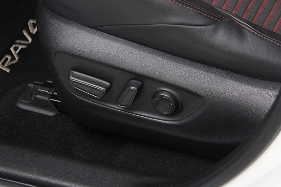 Toyota RAV4 Plug-in Hybrid 22 of 30