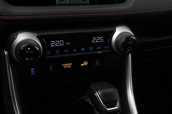 Toyota RAV4 Plug-in Hybrid 26 of 30