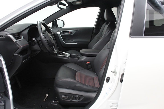Toyota RAV4 Plug-in Hybrid 17 of 30