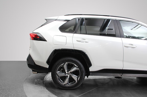 Toyota RAV4 Plug-in Hybrid 10 of 30